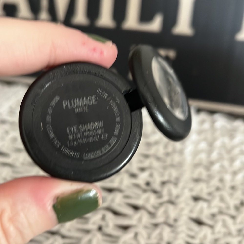 Mac eye shadow bundle. - Picture 3 of 7